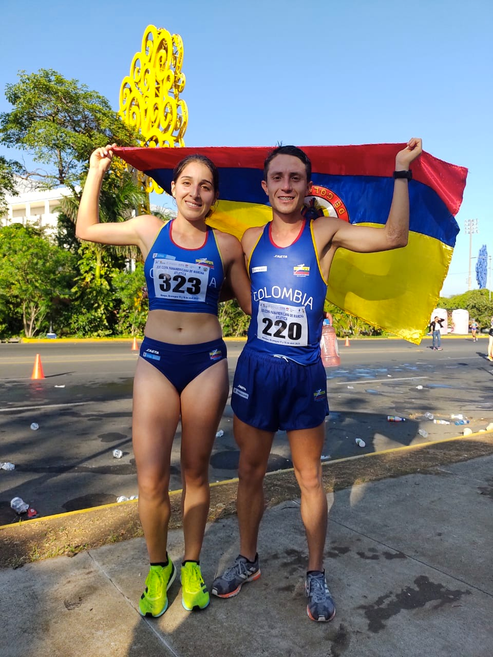 Laura Chalarca y César Herrera, ganaron en los 20 kms en el Panamericano de Marcha. Foto IDRD.