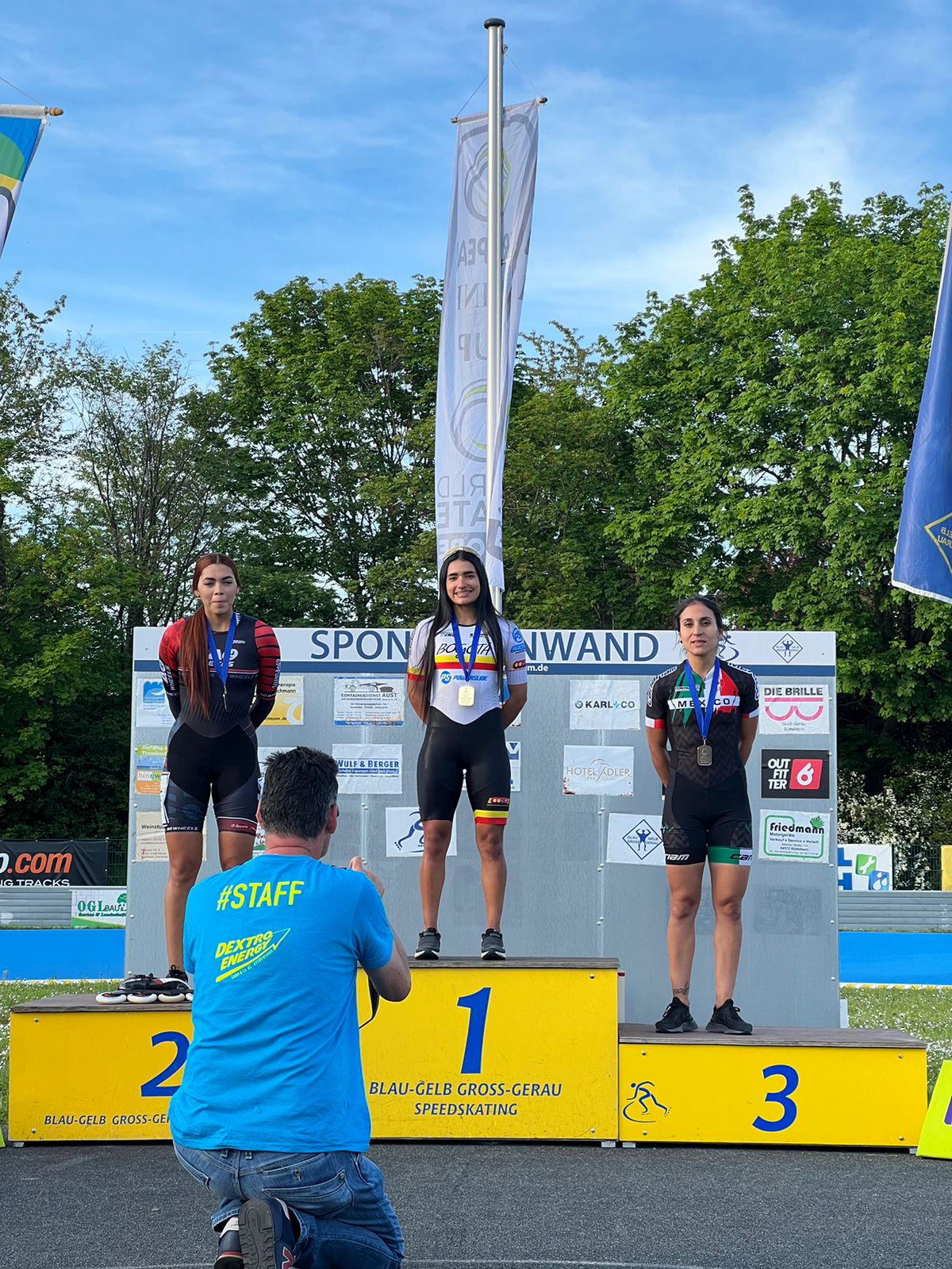 Luna Vargas (centro), campeona general. Foto IDRD.