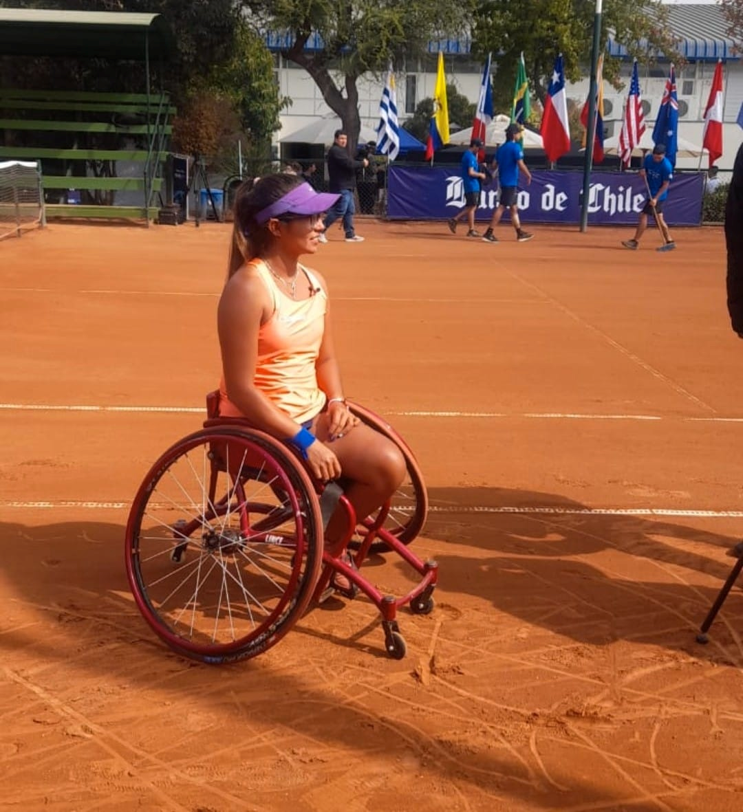 María Angélica Bernal, en tenis en silla de ruedas, quedó campeona en Chile. Foto IDRD.