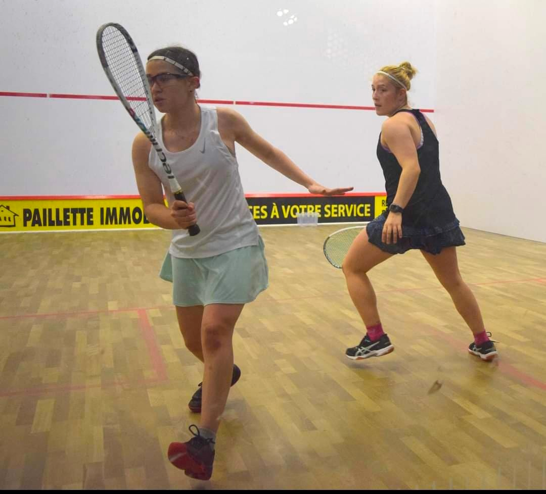 María Paula Tovar (der.), subcampeona en Francia en squash. Foto IDRD.