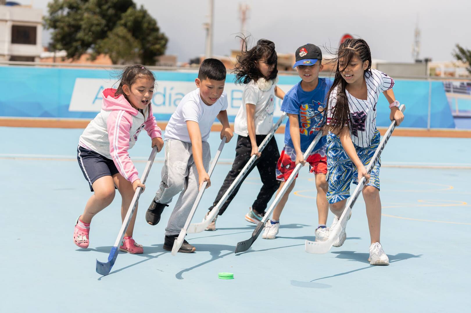 Niños practicando deporte