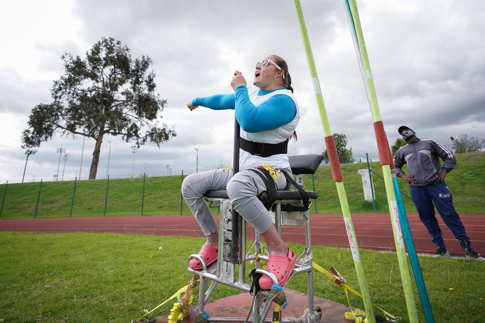 Yanive Torres lanzando jabalina