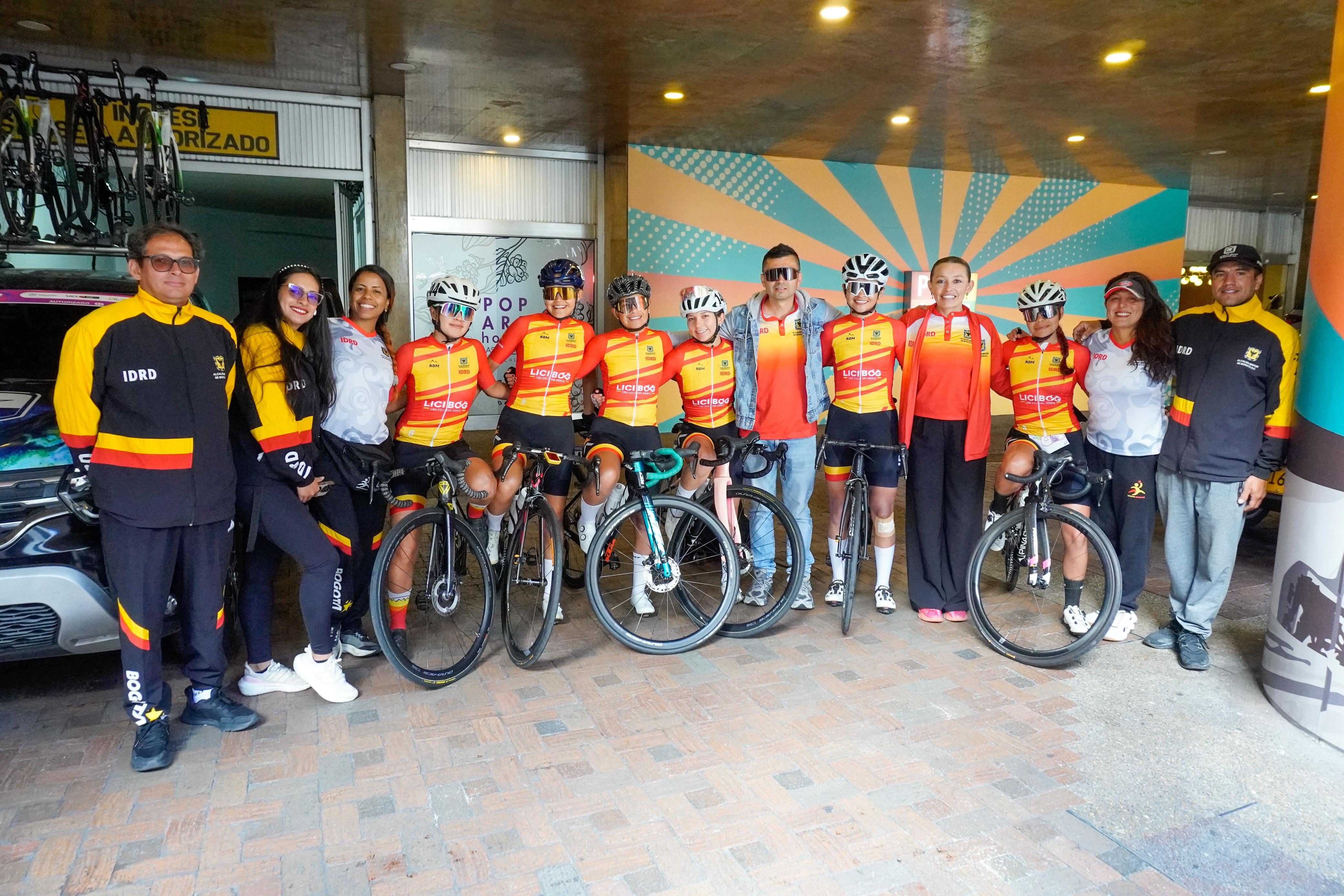Equipo de ciclismo Bogotá-IDRD-Licibog que participó en la Vuelta a Colombia Femenina. Foto IDRD.