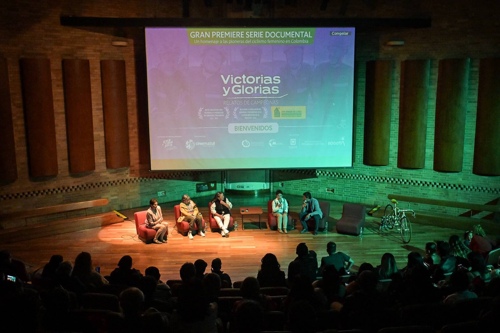 Victorias y Glorias, Relatos de campeonas