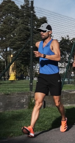 Esteban Soto marchando