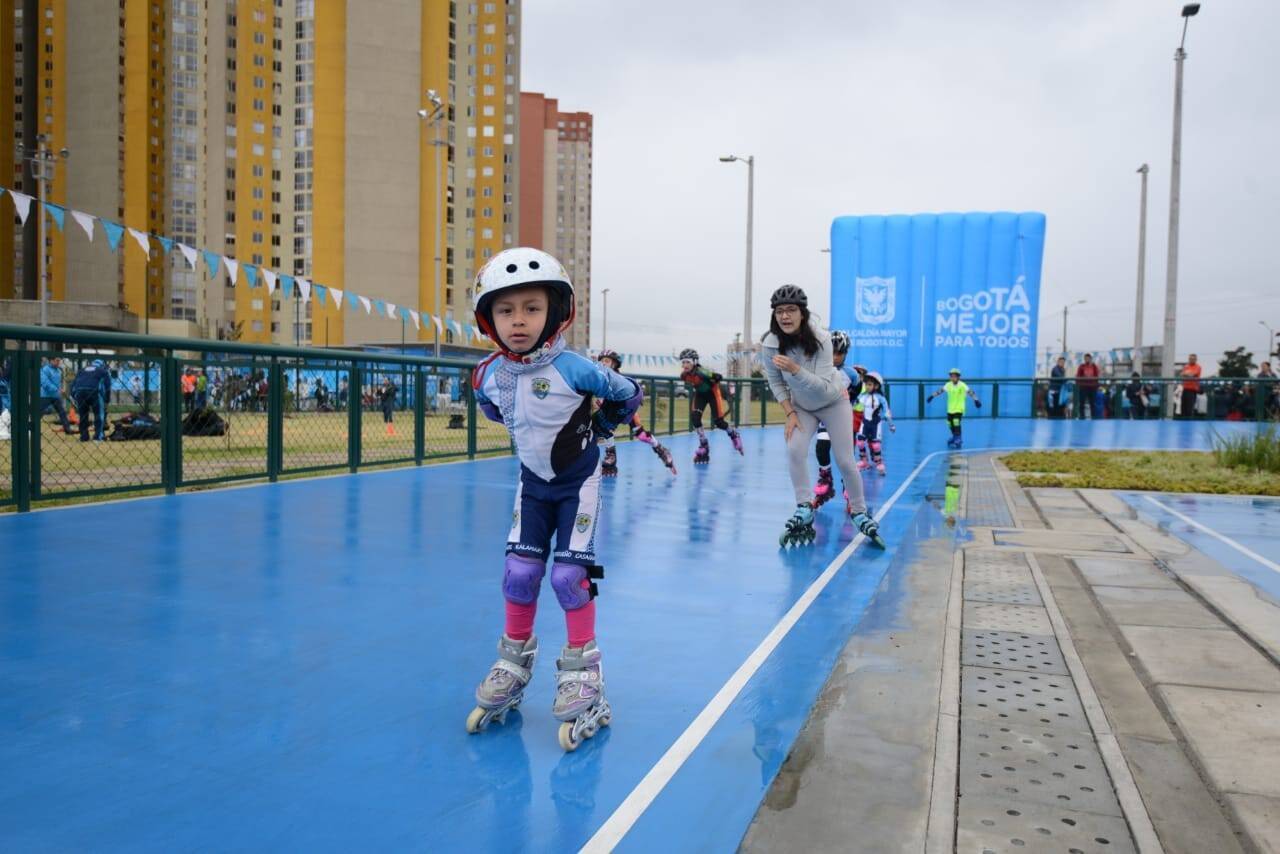 niñas deportistas patinadoras