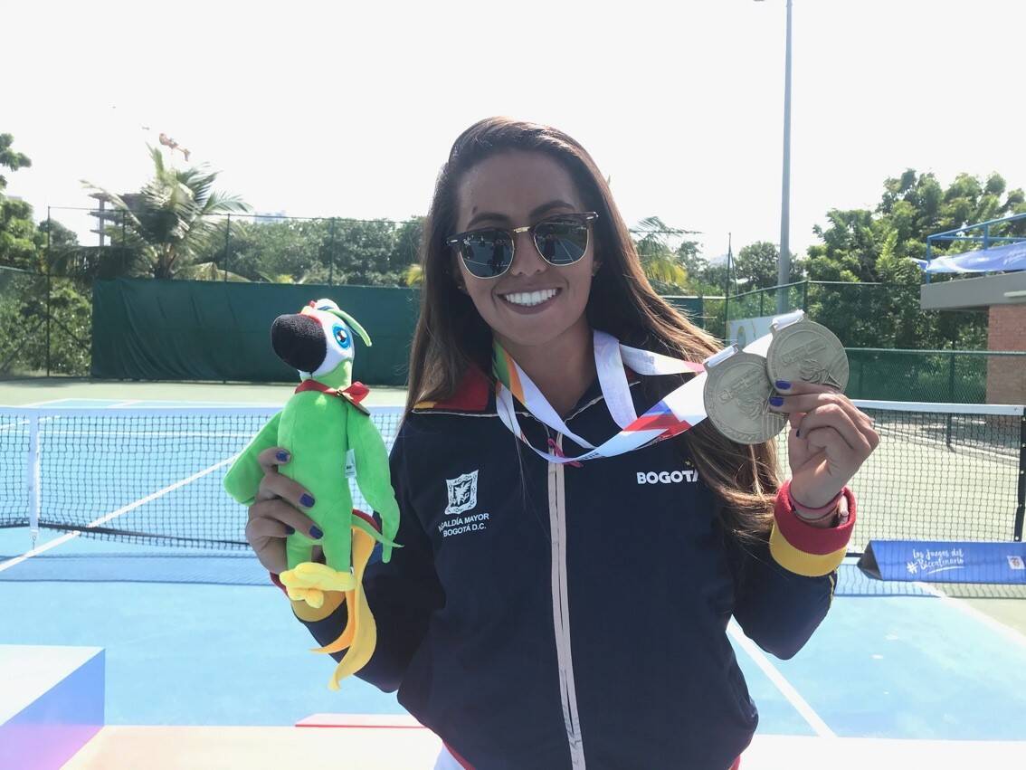 María Angélica Bernal y sus dos medallas