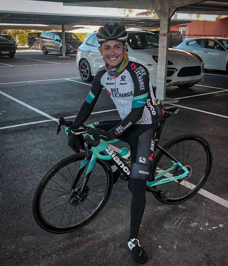 esteban chavez y su bicicleta
