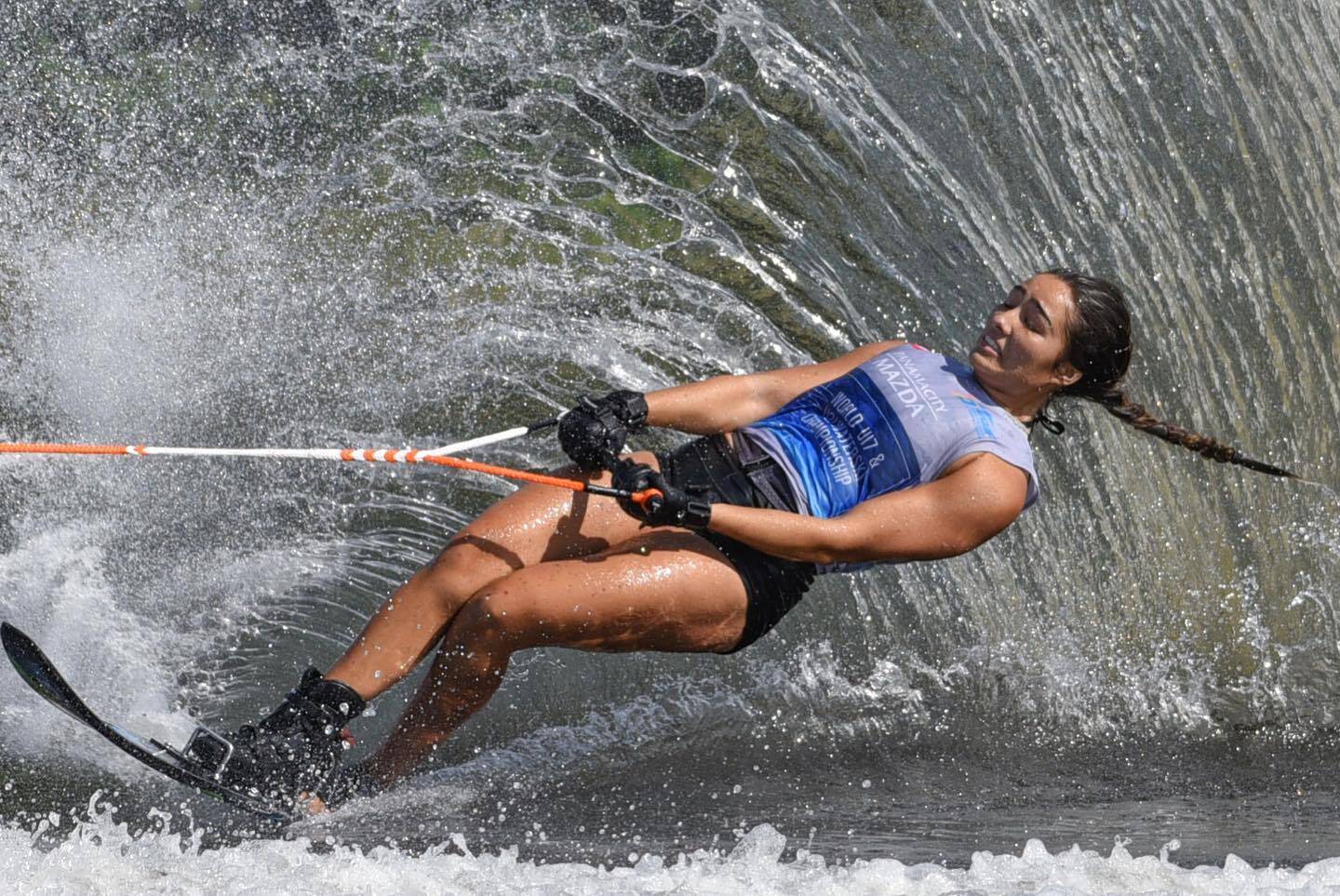 Luisa Jaramillo esquiando