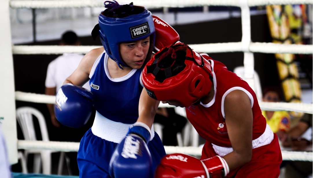 Danna Rivas, medallista de plata de Bogotá en el boxeo intercolegiado. (Foto prensa delegación Bogotá)