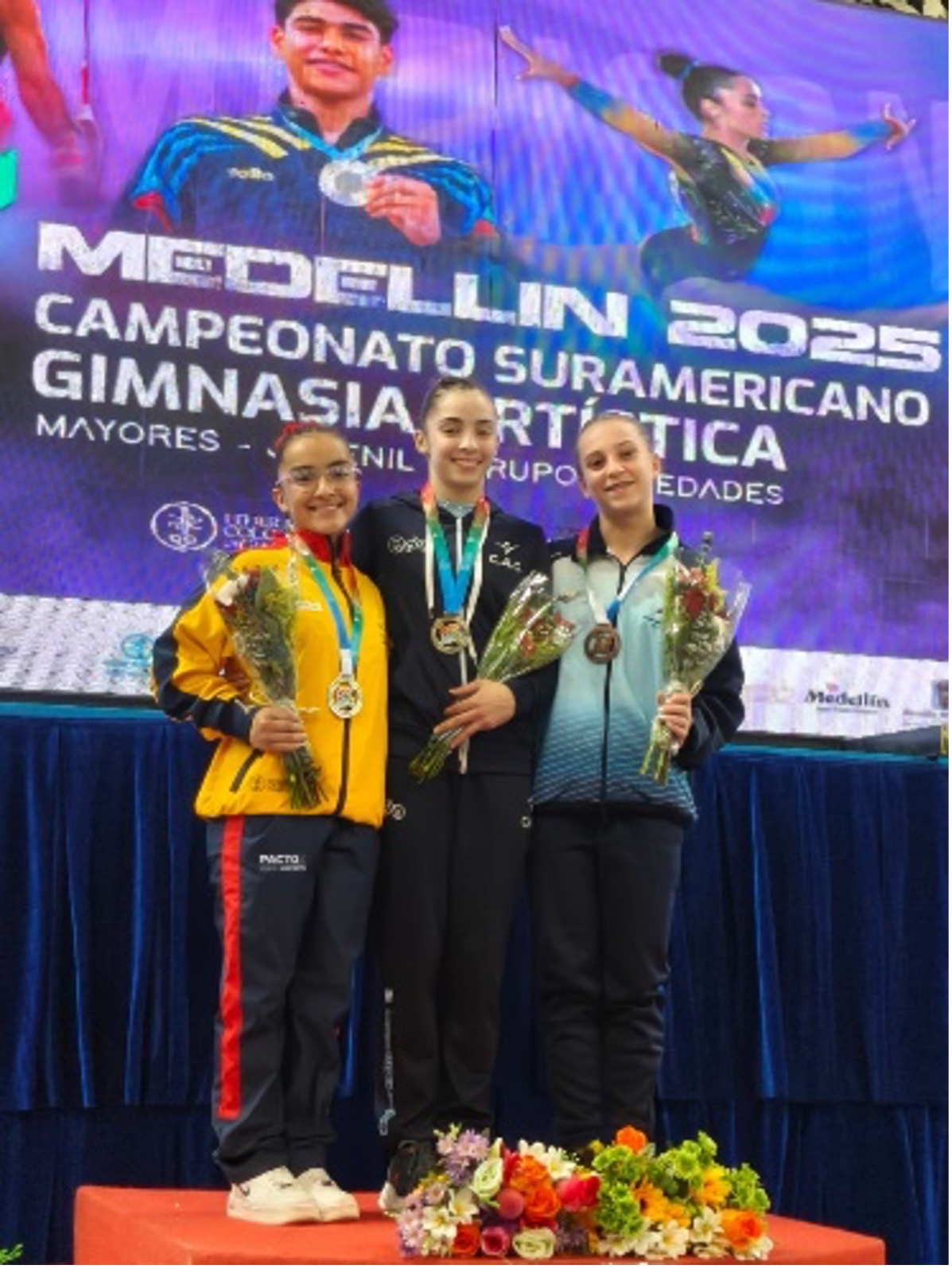 Dayana Benítez (izq.), una medalla de plata y dos de bronce en el Suramericano de Gimnasia. Foto IDRD.