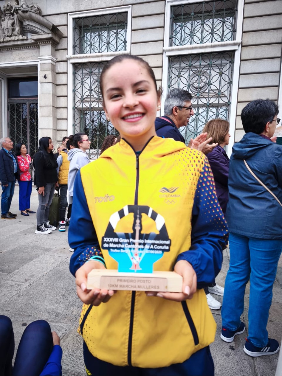 Gran momento de la marchista Dayana Segura; ganó en La Coruña, España. Foto IDRD.