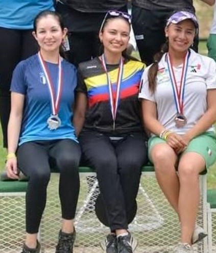Isabella Forero (centro), oro en la Copa Merengue de Arquería y va a Juegos Centroamericanos. Foto World Archery Américas.
