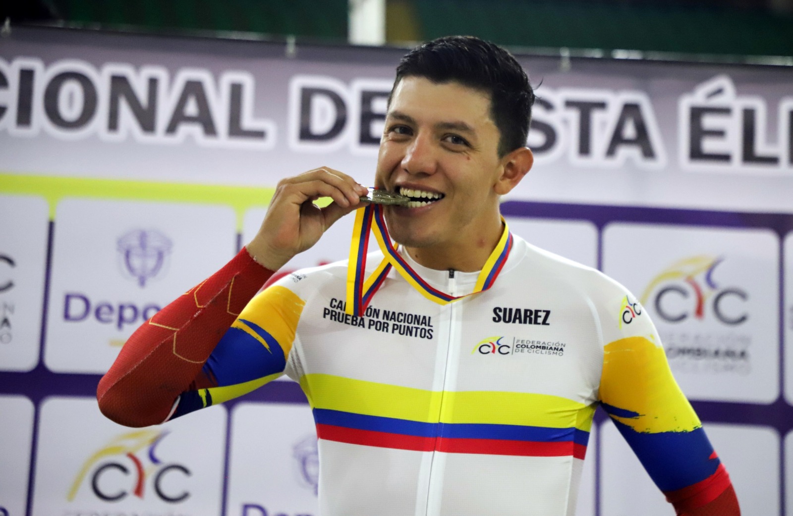 Javier Jamaica, campeón de la prueba por puntos en el Nacional de Ciclismo en Pista. Foto cortesía Fedeciclismo.