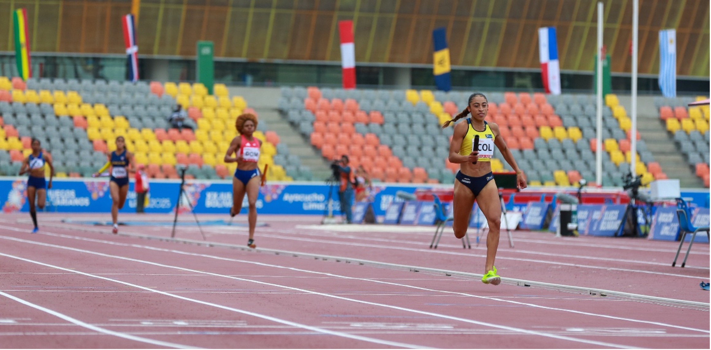 Lina Licona comandó con un fuerte remate el triunfo de Colombia en el relevo 4x400 mts planos. Ella aportó 3 medallas de oro en atletismo. Foto cortesía COC 