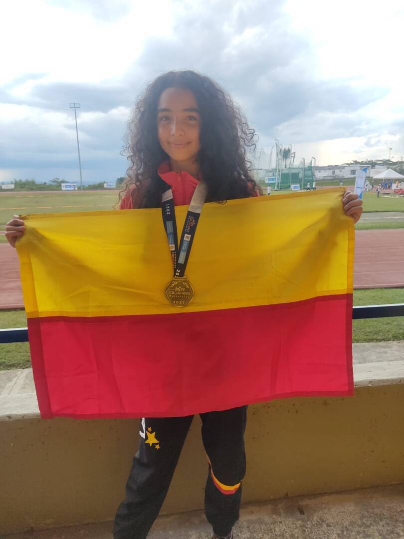 Luna Brigitte Pabón ganó medalla de oro en salto con pértiga.