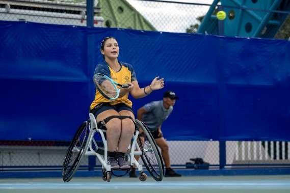 Paula Michelle López, medalla de plata en dobles femenino, en tenis en silla de ruedas. 