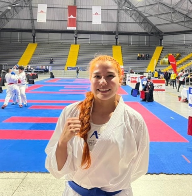Roxanne Estefanía Hernández fue oro en karate kumite en el Campeonato Suramericano celebrado en Ecuador. Foto: IDRD.