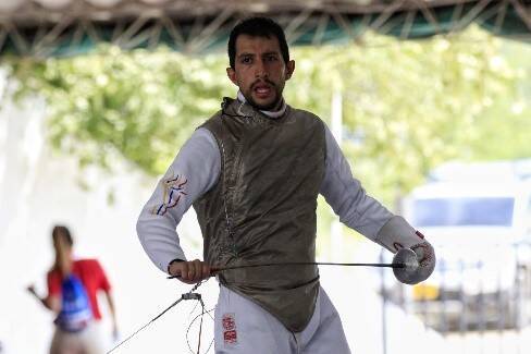 El esgrimista Santiago Pachón, en florete, oro en equipos y bronce individual. Foto IDRD/cortesía COC.