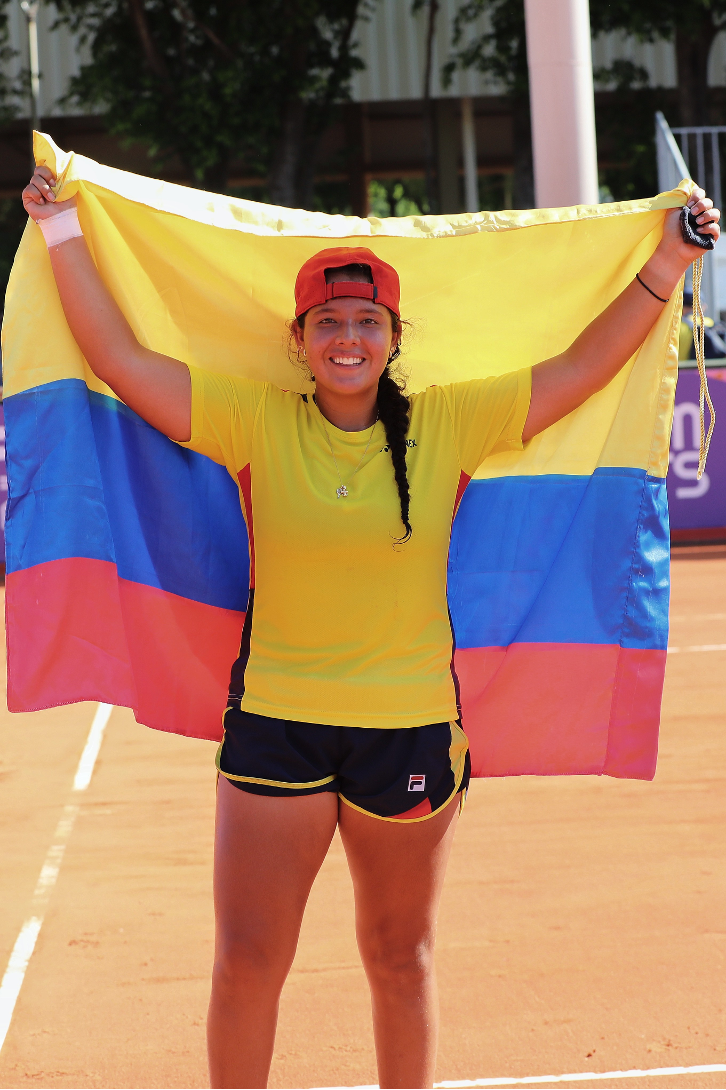 Valentina Mediorreal, de tenis, otra doble medallista de oro, en sencillos y en dobles mixtos. Foto cortesía COC.