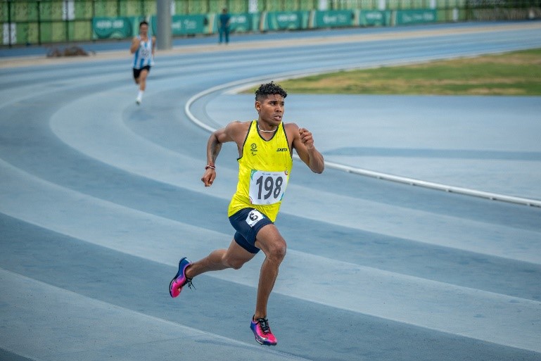 Yamil Acosta ganó oro en los 400 mts planos T12-T13. Foto IDRD/Daniel Pérez, enviado especial.