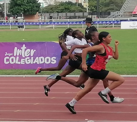 El atletismo intercolegiado se realiza en la pista del estadio Pedro Grajales de la ciudad de Cali (foto prensa delegación Bogotá).