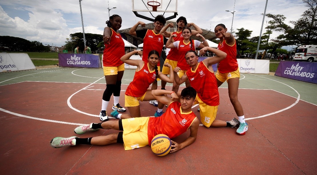 La modalidad 3X3 atrae la atención de los espectadores; en imagen, equipos bogotanos en Palmira. (Foto prensa delegación Bogotá)