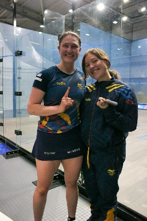 Las hermanas Laura (izq.) y María Paula Tovar, aportaron cada una, una medalla de oro en dobles, femenino y mixto respectivamente. Foto cortesía COC.