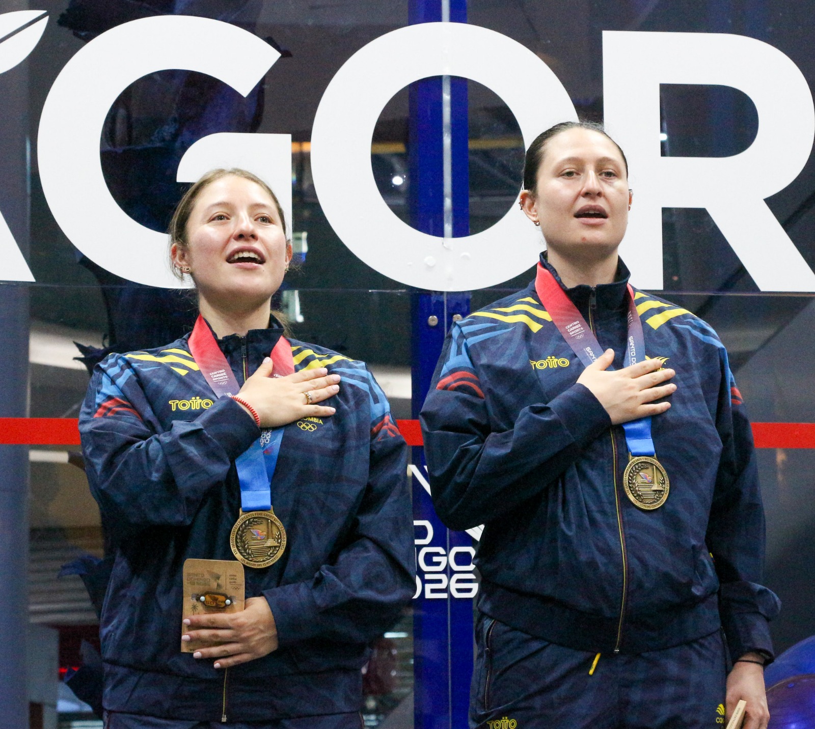 Las hermanas María Paula (izq.) y Laura Tovar, oro en dobles femenino. Foto cortesía COC.
