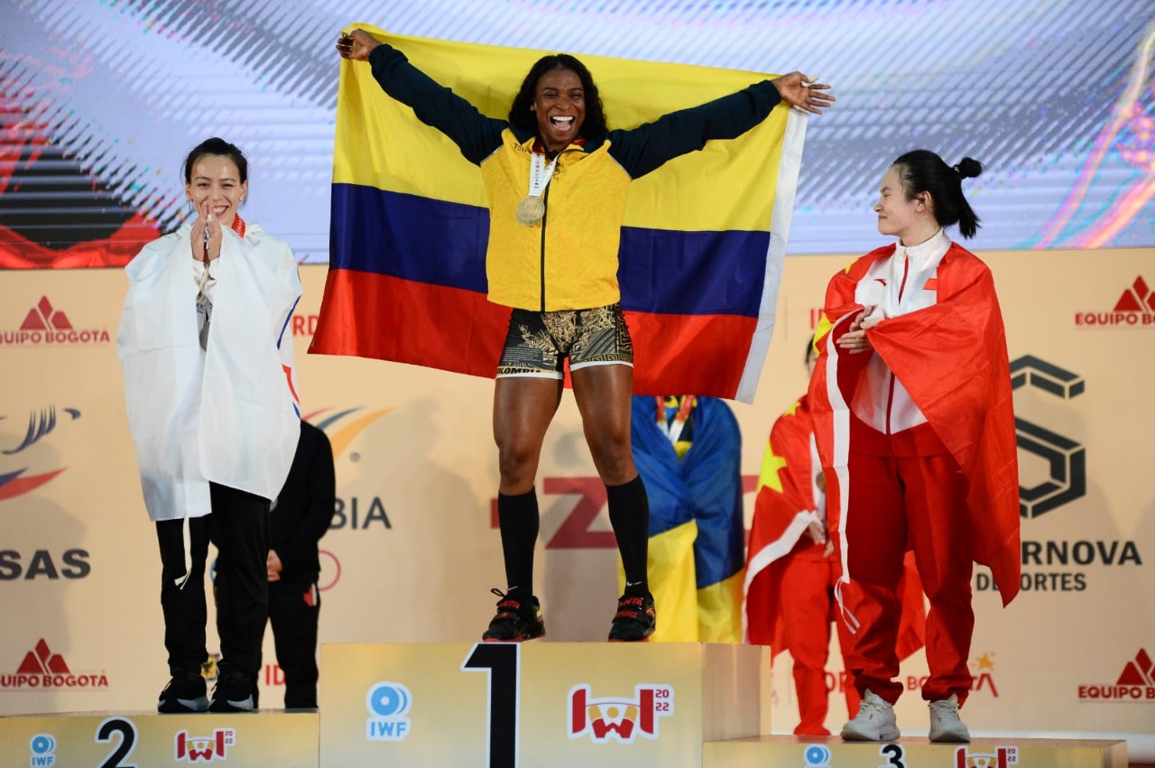 En la gloria, en lo más alto del podio. Yenny hizo realidad su sueño de se campeona del mundo. Foto IDRD/Lina Gasca.