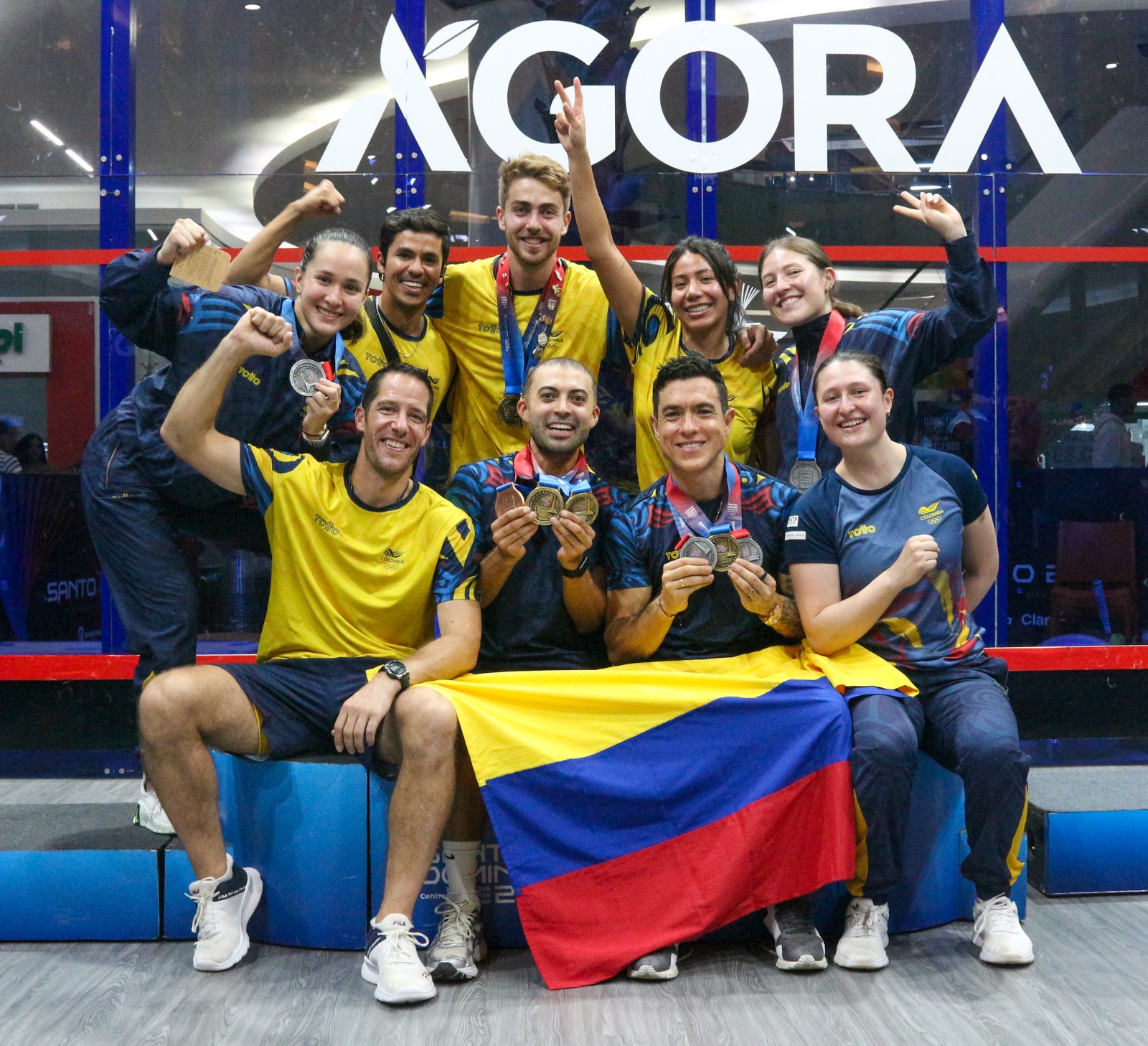El squash sigue siendo deporte estratégico de Bogotá, con Laura Tovar, María P. Tovar, Miguel A. Rodríguez y Juan C. Vargas. Foto cortesía COC.