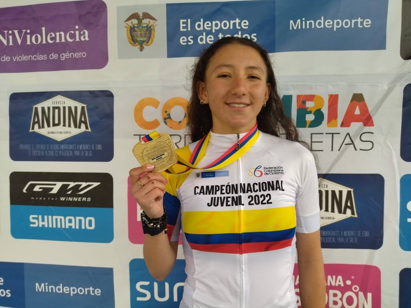 Paula Barrios, la sangre nueva del ciclismo bogotano, quiere figurar en los Juegos. Foto cortesía Fedeciclismo.