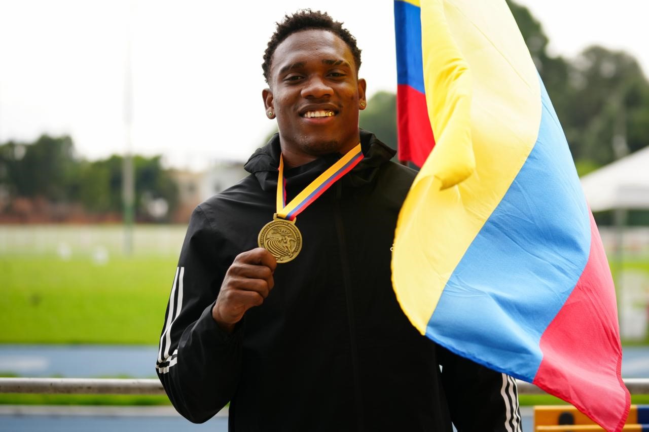 Ronal Longa, dueño del récord suramericano de los 100 metros planos, quiere la medalla de oro en la prueba reina del atletismo; quiere revancha de lo sucedido hace cuatro años. Foto IDRD.