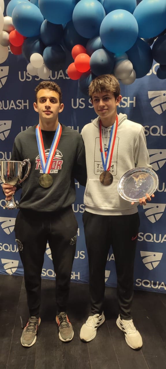 Juan José Torres (izq.) y Juan Irisarri, medalla de oro en dobles en el Suramericano Juvenil de Squash.  Foto IDRD.