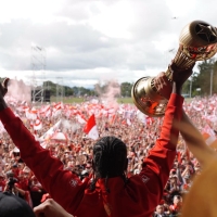 Bogotá celebró la décima estrella de Independiente Santa Fe en el parque Simón Bolívar
