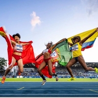 Natalia Linares (der.) fue tercera en el Mundial Universitario y ahora va al Nacional Interligas, los Juegos Panamericanos Junior Asunción 2025 y el Mundial de Tokio. Foto prensa evento.