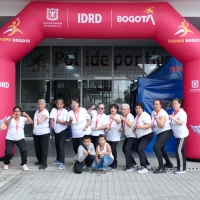 Parte del grupo de taekwondo de adultos mayores del programa “De 0 a 100” del CEFE San Cristóbal, que tomó parte en el Festival de Cierre. Foto IDRD.