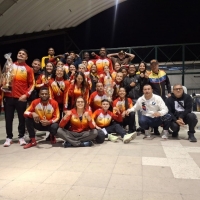Equipo Bogotá de boxeo, campeón del Nacional Interligas, liderado por los entrenadores Alexander Brand y Orlando Ballén. Foto IDRD. 