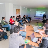 Una de las reuniones que sostuvo el equipo de Rendimiento del IDRD con las ligas deportivas de la capital (arquería), para unificar trabajos hacia 2026, 2027 y 2028. Foto IDRD.