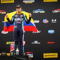 Sebastián Garzón entró con autoridad en la USF2000 en de automovilismo en Estados Unidos. Ganó la primera carrera y es líder del campeonato. Este domingo vuelve a competir. Foto IDRD. 