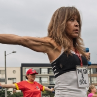 La líder de las mañanas: la mujer que convirtió el ejercicio en un acto de alegría colectiva
