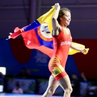La alegría de la bogotana Valery Rubio tras ganar el primer oro para Colombia en los Juegos Suramericanos de la Juventud. Fue en lucha olímpica modalidad libre, 43 kgs. Foto cortesía COC. 