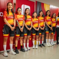 Equipo Bogotá. IDRD-Licibog-Lotería de Bogotá de ciclismo femenino. Aparecen (izq. a der.): Camila Valbuena, Karen Lorena Villamizar, Valentina Quintero, Valentina Molano, Paula Ossa, Laura Sanguino, Mariana Cárdenas y la entrenadora Rocío Parrado.
