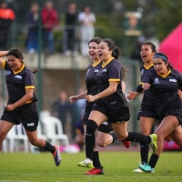 Partido de fútbol femenino