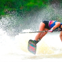 La esquiadora del Equipo Bogotá, Daniela Verswyvel, demostró por qué es subcampeona del mundo en figuras, y se colgó el oro en los Juegos Centroamericanos. También fue plata en salto. Foto cortesía Panam Sports/Mindeporte.