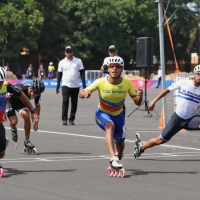 John Edwar Tascón (centro), del Equipo Bogotá, ganó el oro en los 100 metros sprint en los Juegos Centroamericanos y del Caribe Santo Domingo 2026. Foto cortesía COC.