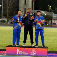 Ronal Longa (centro), volvió a reinar en los 100 mts planos en un evento del ciclo olímpico. Ahora aputa a hacia los Jugos Panamericanos 2027 y los Juegos Olímpicos 2028. Foto IDRD.
