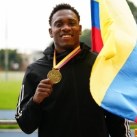 El poseedor del récord suramericano de los 100 metros planos, Ronal Longa, del Equipo Bogotá, correrá este fin de semana en Budapest, Hungría, previo a los Juegos Suramericanos en Rosario, Argentina. Foto IDRD.
