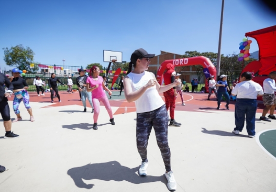 Varias personas realizando actividad física