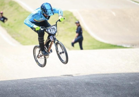ciclista de bmx